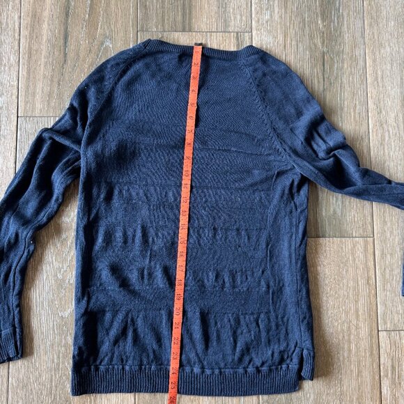 Vince dark Navy semi sheer 100% linen pullover sweater size XS - Picture 4 of 7